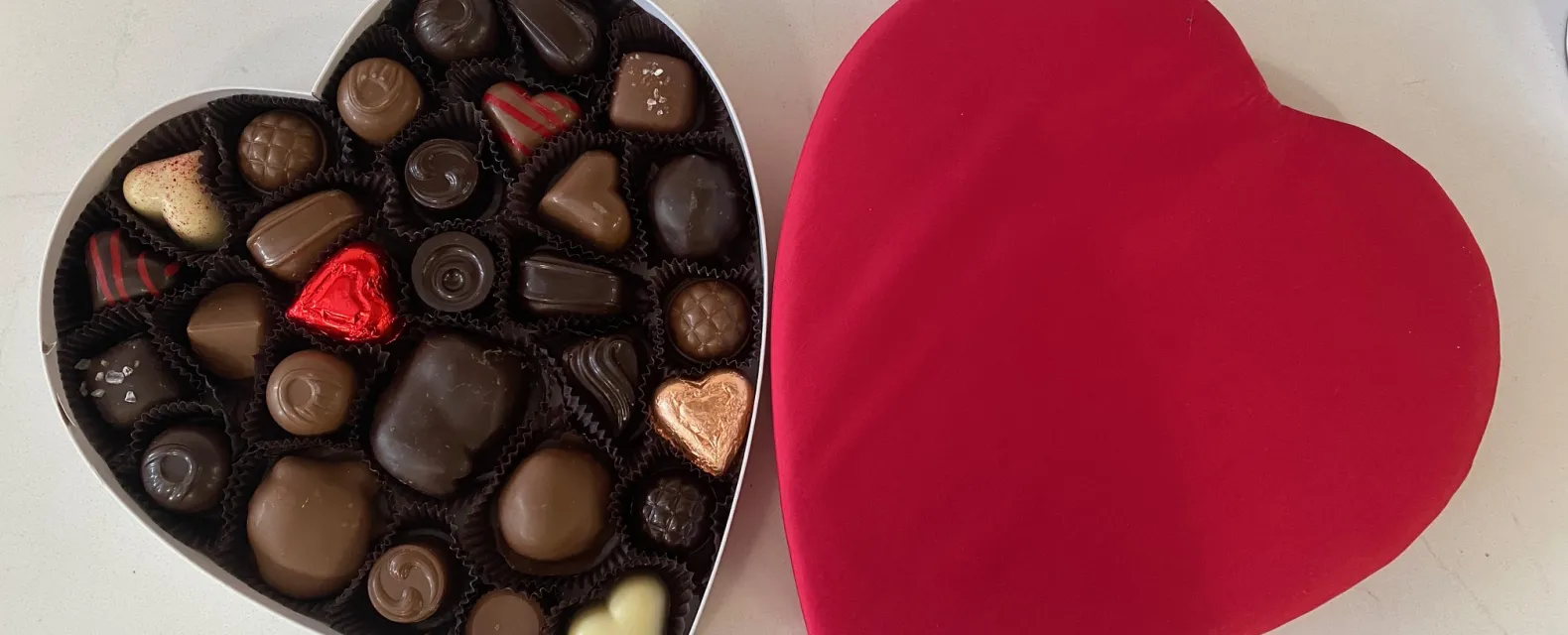 1 Lb Valentine's Deluxe Box