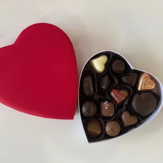 1_2 Lb Valentine's Box