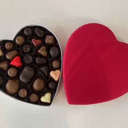 1 Lb Valentine's Deluxe Box